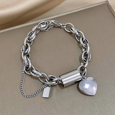 Alva - Grovt armband med hjärta i 18k guld