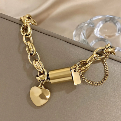 Alva - Grovt armband med hjärta i 18k guld