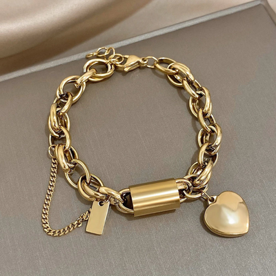 Alva - Grovt armband med hjärta i 18k guld