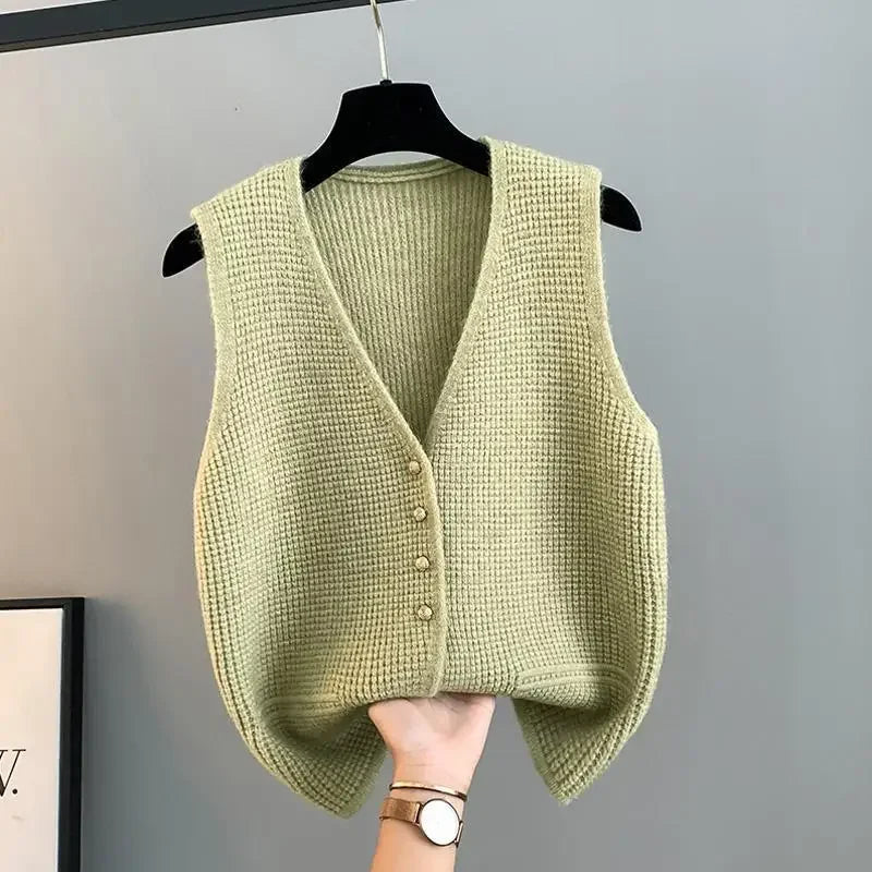 Stickad Väst med Knappar – Stilren värme med lätt elegans